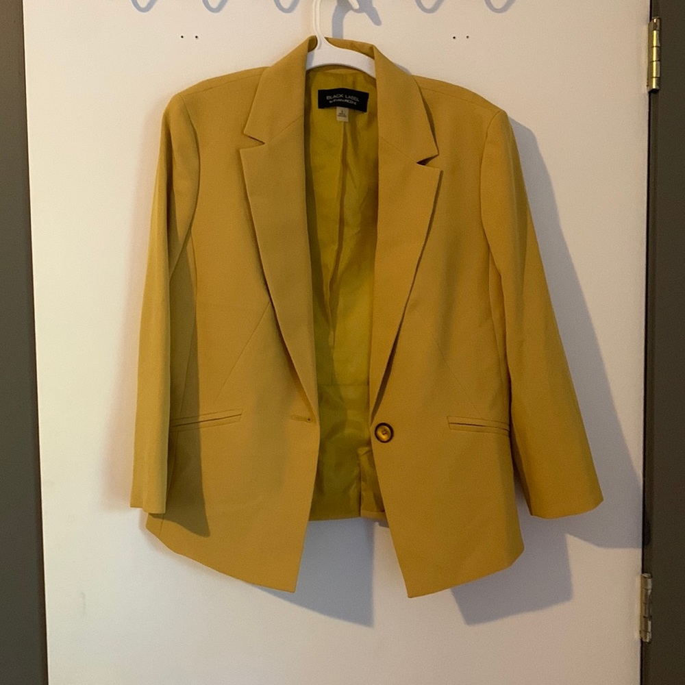 Black Label Yellow Blazers. Size 8